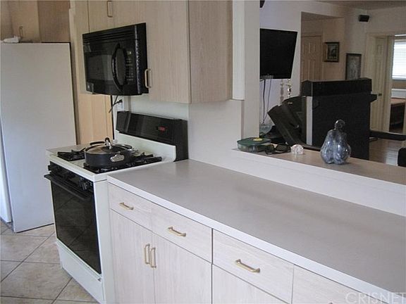 4th image of 7635 De Soto Ave