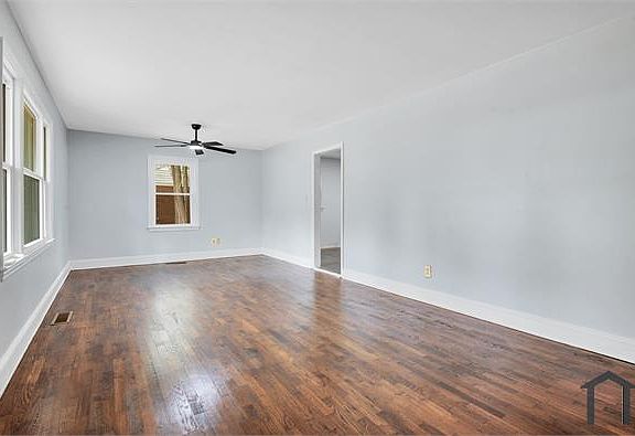 4th image of 4914 Walnut Dr
