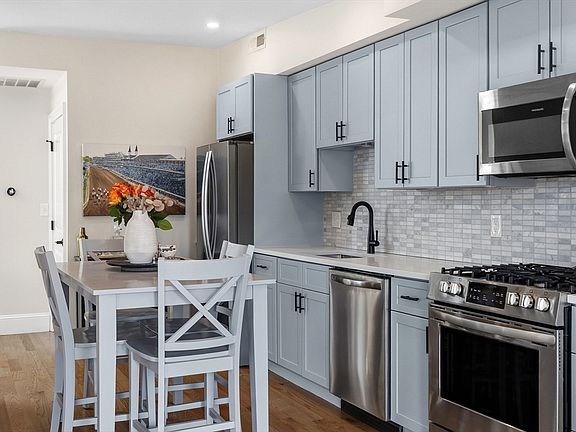 4th image of 159 Bennington St APT 3