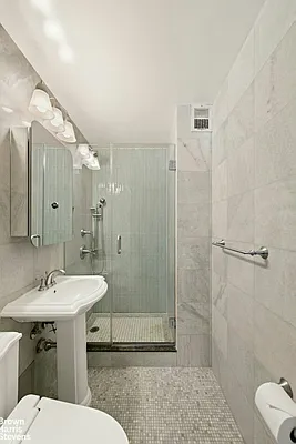 Bathroom, photo 2