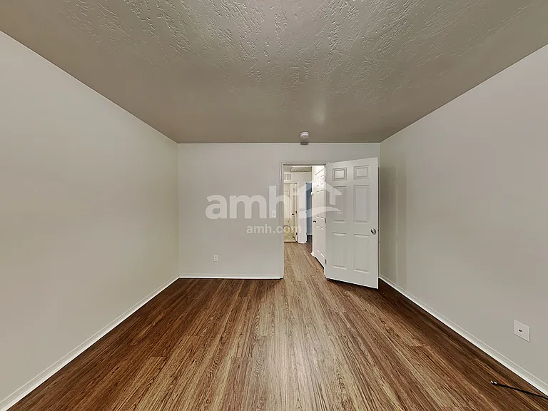 4418 N Alester Ave — Photo 8