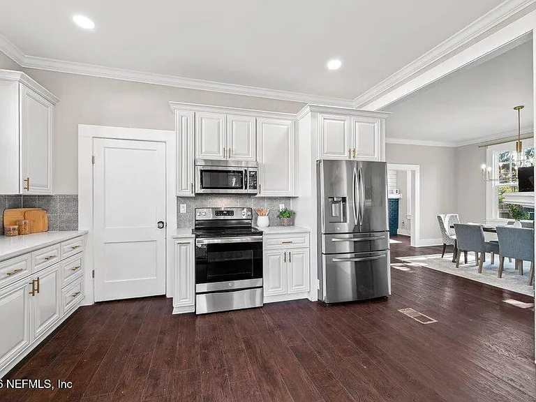 2843 Oak St — Photo 21