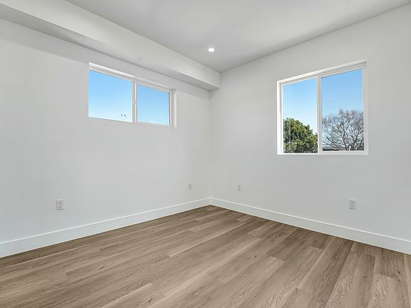 3rd image of 4338 1/2 La Clede Ave