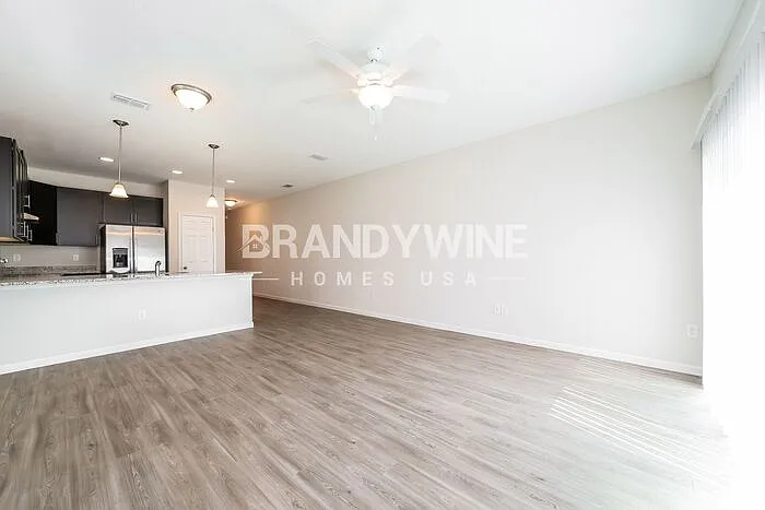 573 Kit St — Photo 6