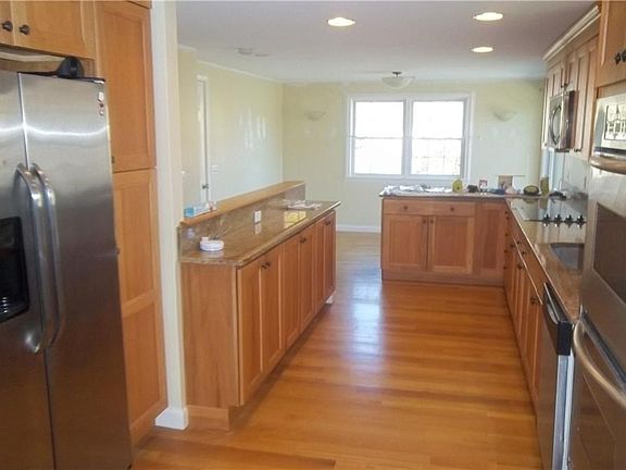 5th image of 80 Forest Park Dr