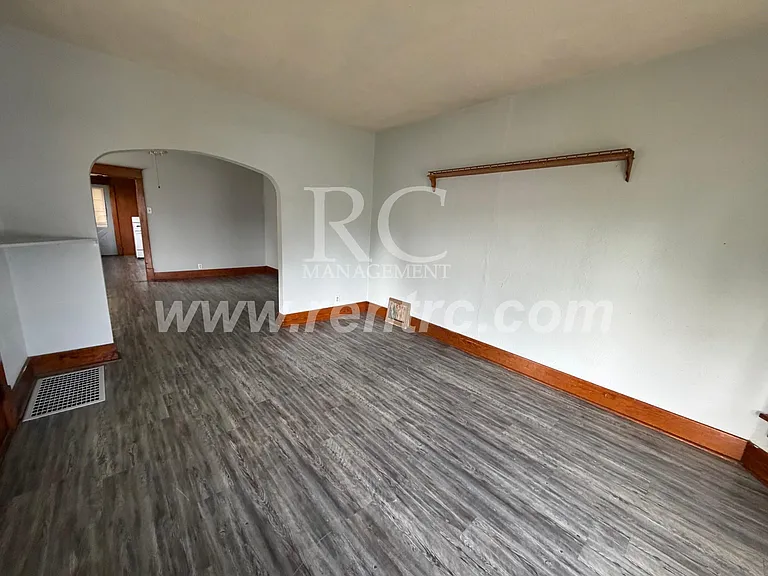 302 McKinley St — Photo 7