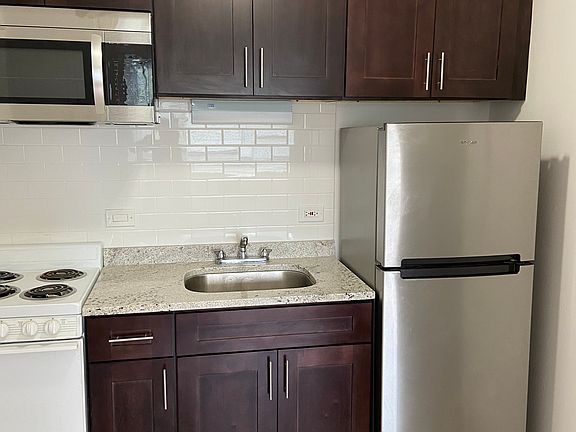 2nd image of 6611 N Sheridan Rd APT 505