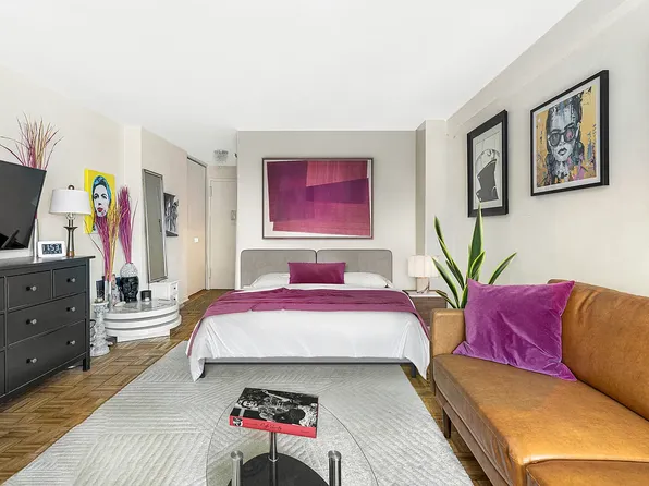 1160 3rd Avenue image 2 of 7