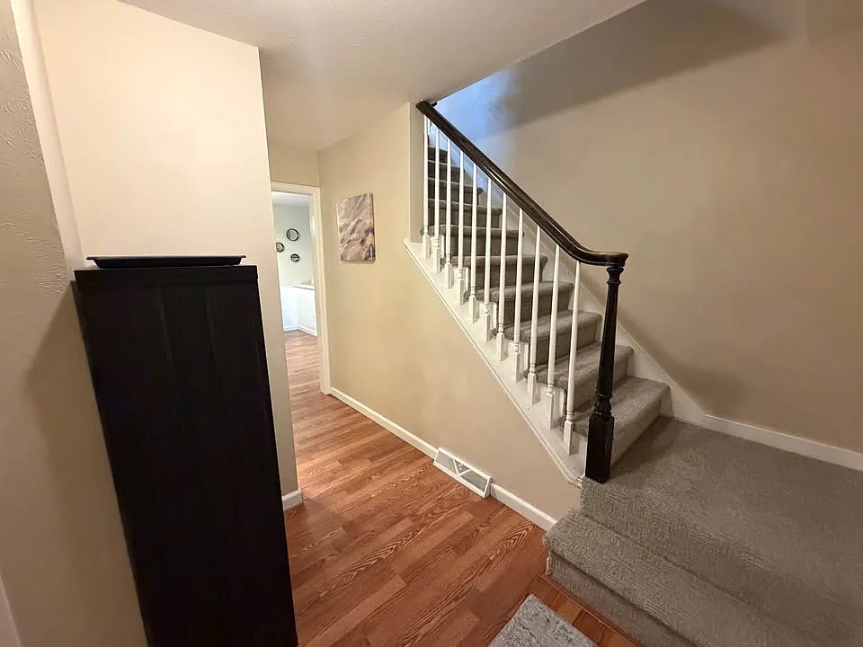 8 bed, 3000 sqft, $675 — Photo 2