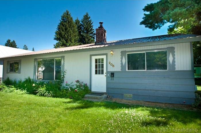 Remodeled in-town Rancher