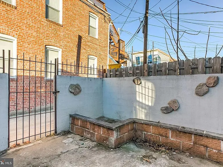 2604 Hudson St — Photo 29