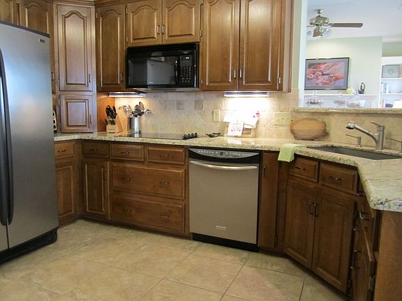 4th image of 2801 Stratford Dr