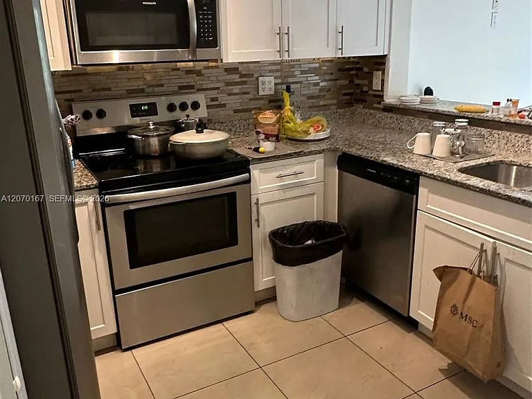 2551 SE 16th Ter #103 — Photo 5