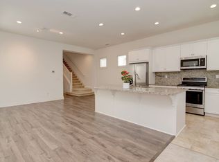 202 W Tribella Ct, Santa Ana, CA 92703