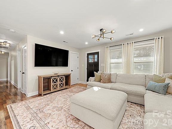 5th image of 624 Cedar Grove Dr