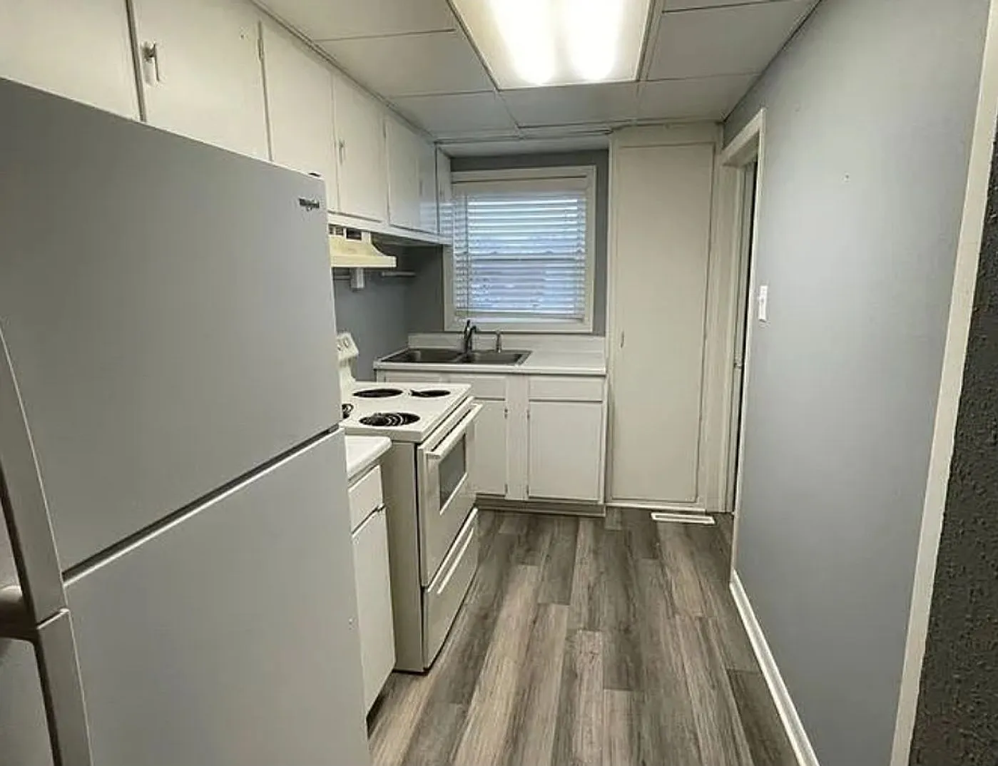 2447 E Walnut Street — Photo 3