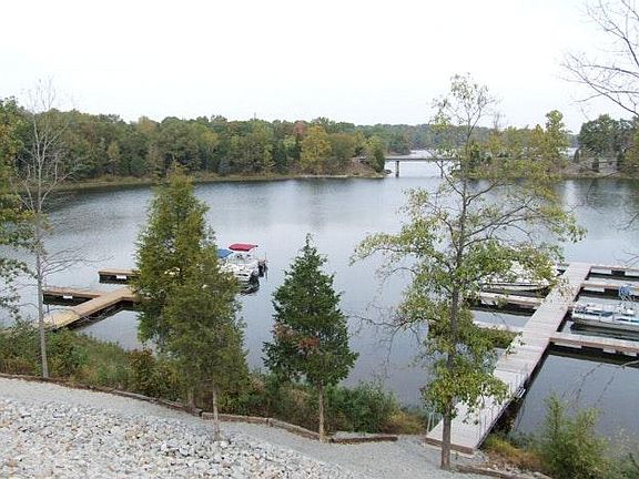 lake/dock access, 5 min walk