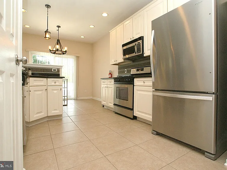 33 Farmington Ct — Photo 9