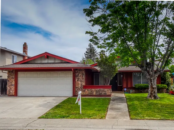 3225 Saturn Dr, Sacramento, CA 95827