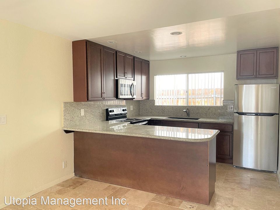 1st image of 962 S Mollison Ave #22