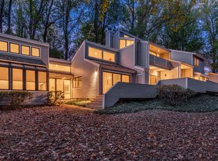 6908 Persimmon Tree Rd, Bethesda, MD 20817