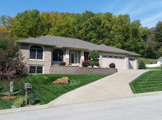 1313 Jonathan Ln, La Crescent, MN 55947