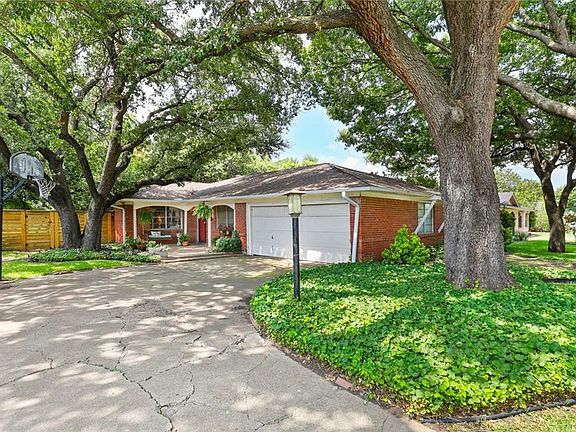 2nd image of 1828 Gravley Dr