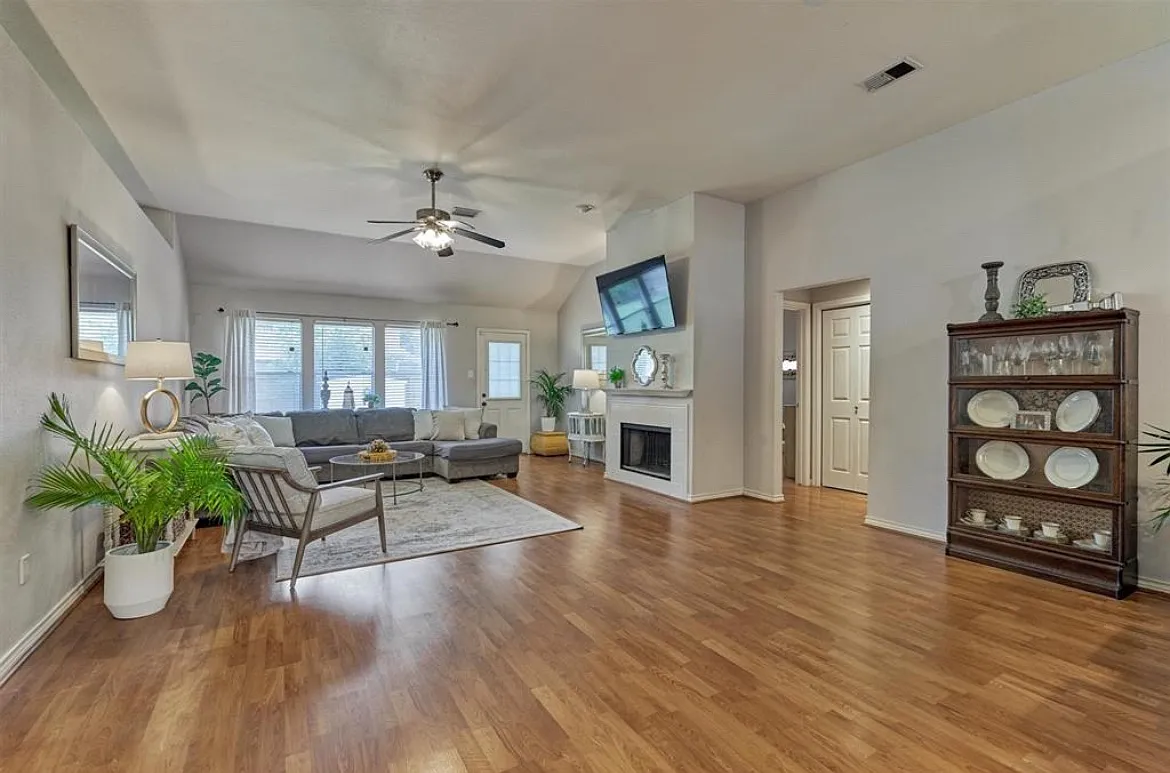 1938 Kelona Dr — Photo 3