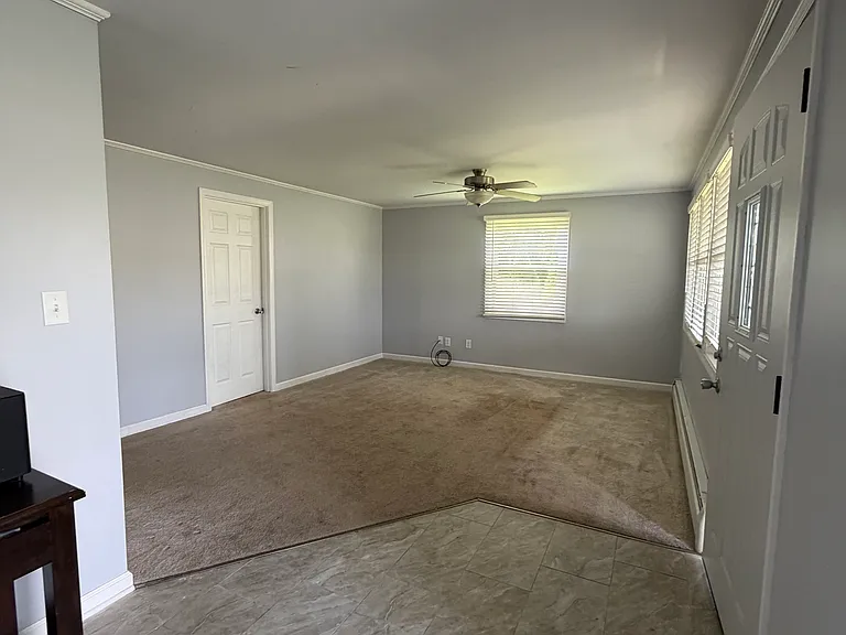 402 Roseberry St — Photo 8
