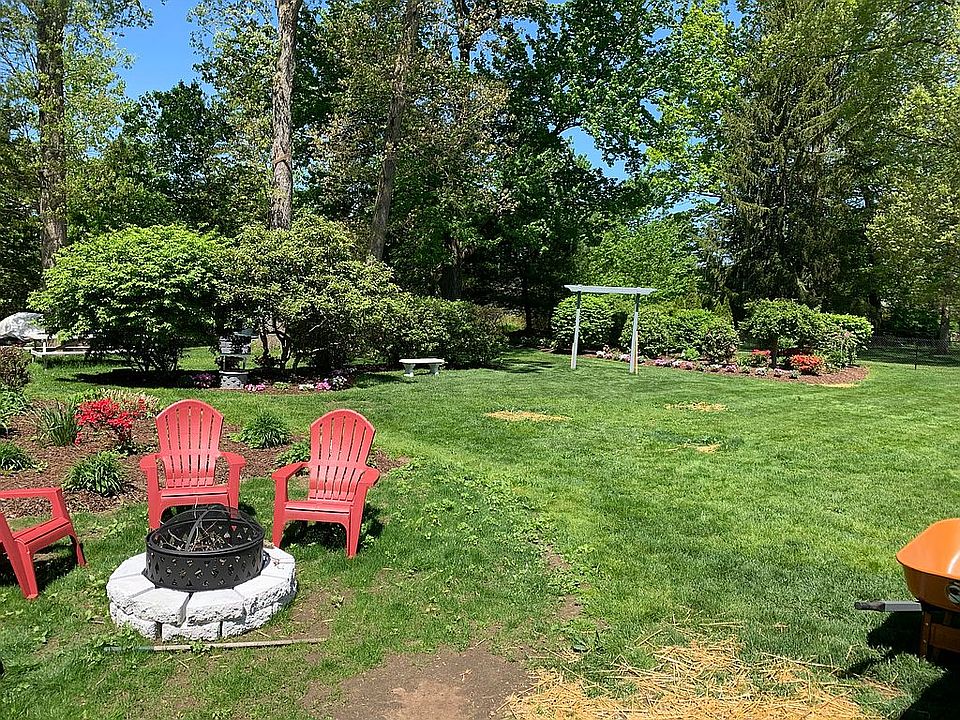 1st image of 14 Shady Oak Dr