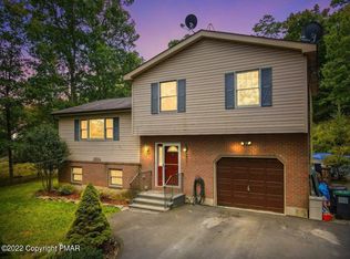 207 Spring Run Dr, Cresco, PA 18326