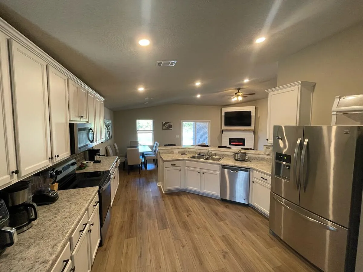 3 bed, 1919 sqft, $2,150 — Photo 2