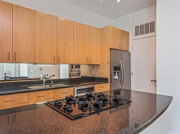 4th image of 130 S Canal St APT 823