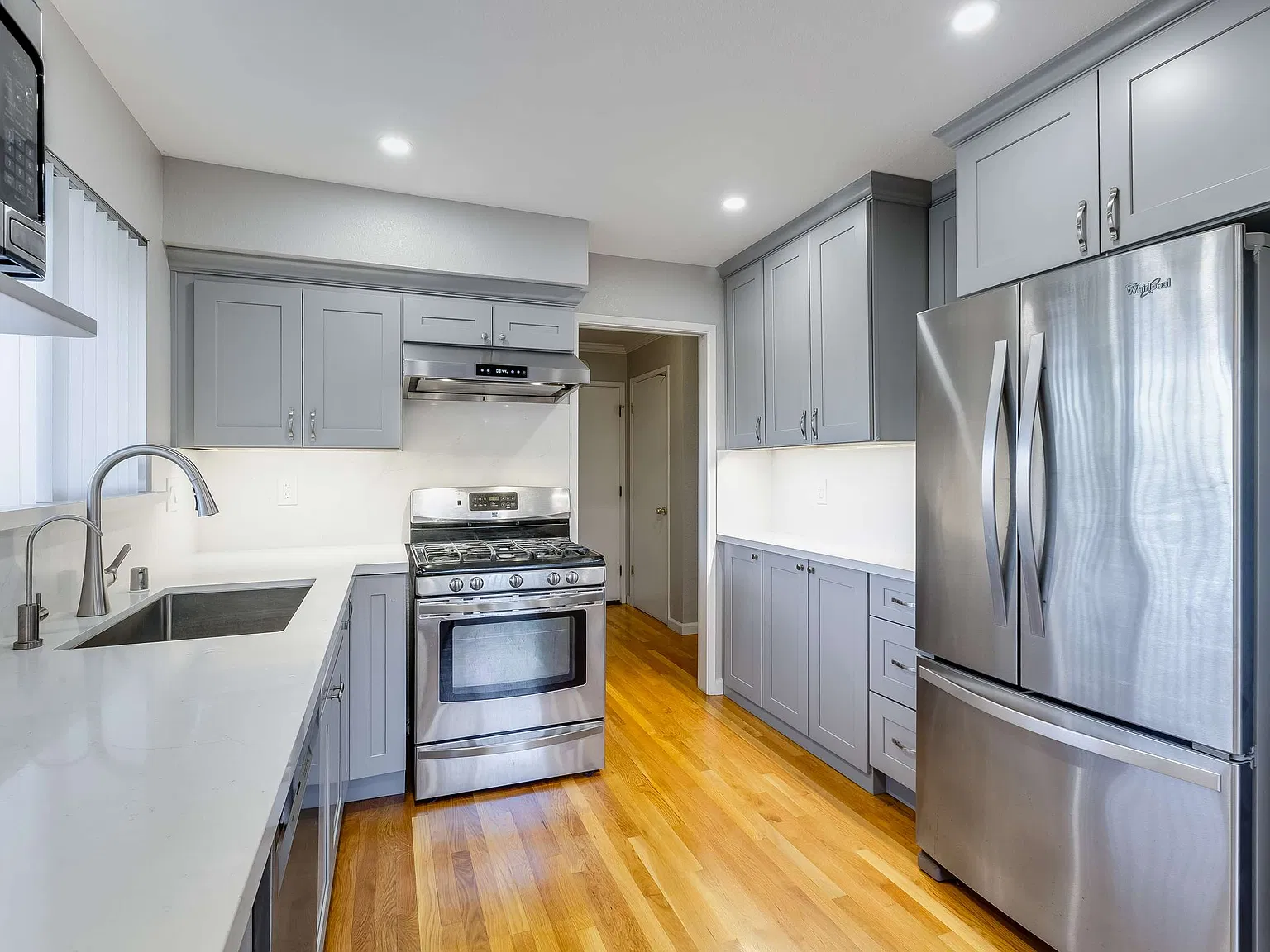 3 bed, 2.5 bath, 1659 sqft, $4,900 — Photo 3