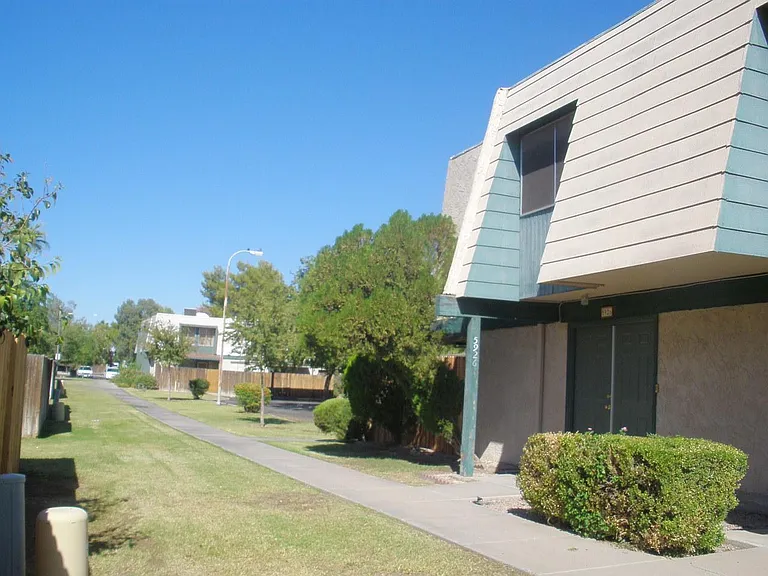 5926 W Golden Ln — Photo 3