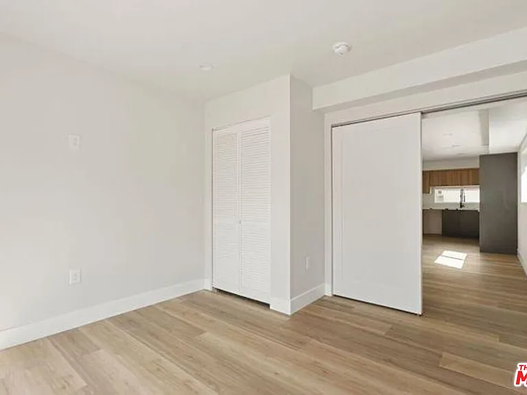 716 W 41st Pl #1 — Photo 17