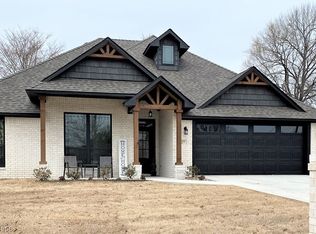 627 Bell Rd, Greenwood, AR 72936