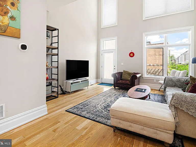 2525 Brown St — Photo 6