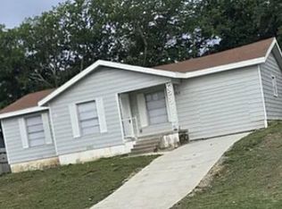 1513 Skyline Dr, River Oaks, TX 76114