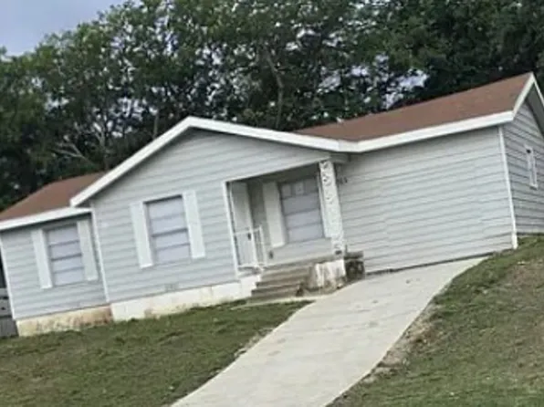 1513 Skyline Dr, River Oaks, TX 76114