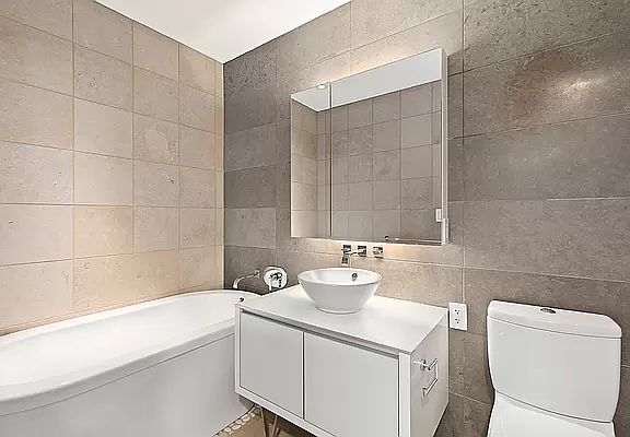 4th image of 247 W 46th St APT 3001