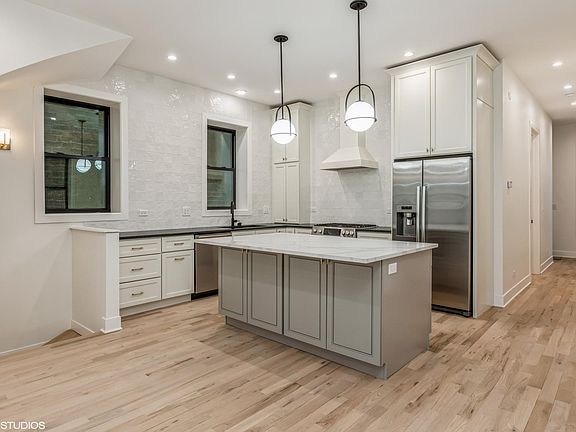 5th image of 1053 N Damen Ave APT 1