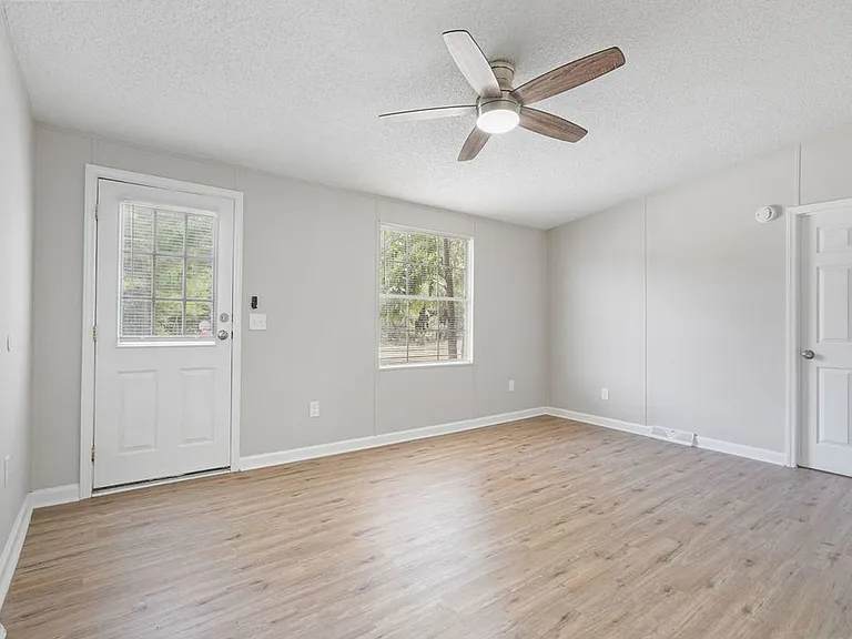 234 Twin Creeks Dr — Photo 3