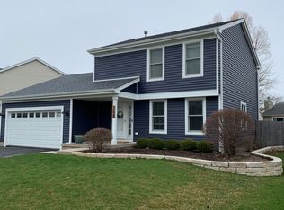 1528 Hollytree Ln, Crystal Lake, IL 60014