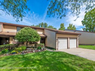 2037 E Provincial House Dr, Lansing, MI 48910