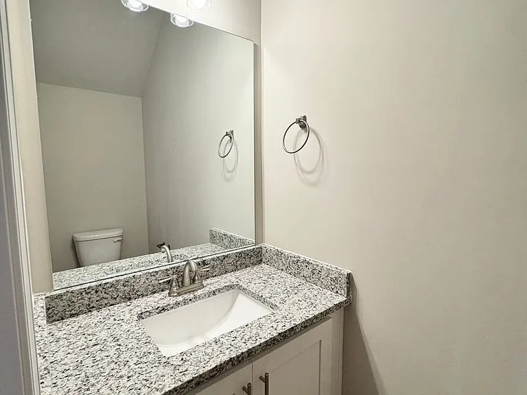 1209 McCoy St — Photo 3