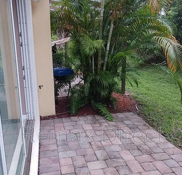 795 Pipers Cay Dr — Photo 4