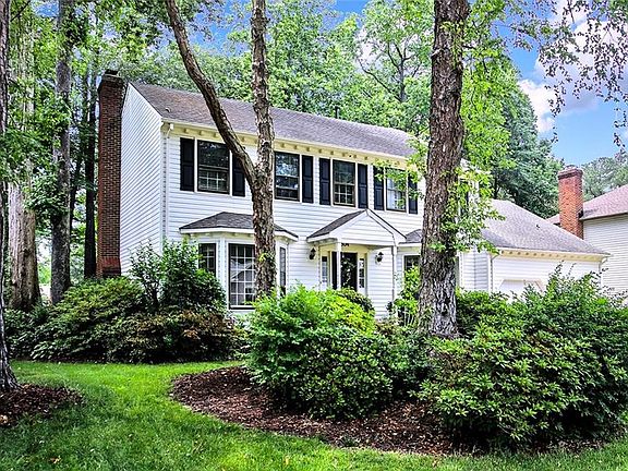 This graceful 2 story home in the established neighborhood of Las Gaviotas is located on Hole 9 of the Chesapeake Golf Club.