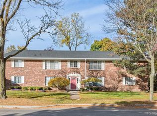 575 E Lincoln St APT 8, Birmingham, MI 48009