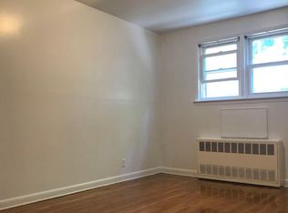 4729 210th St, Flushing, NY 11361